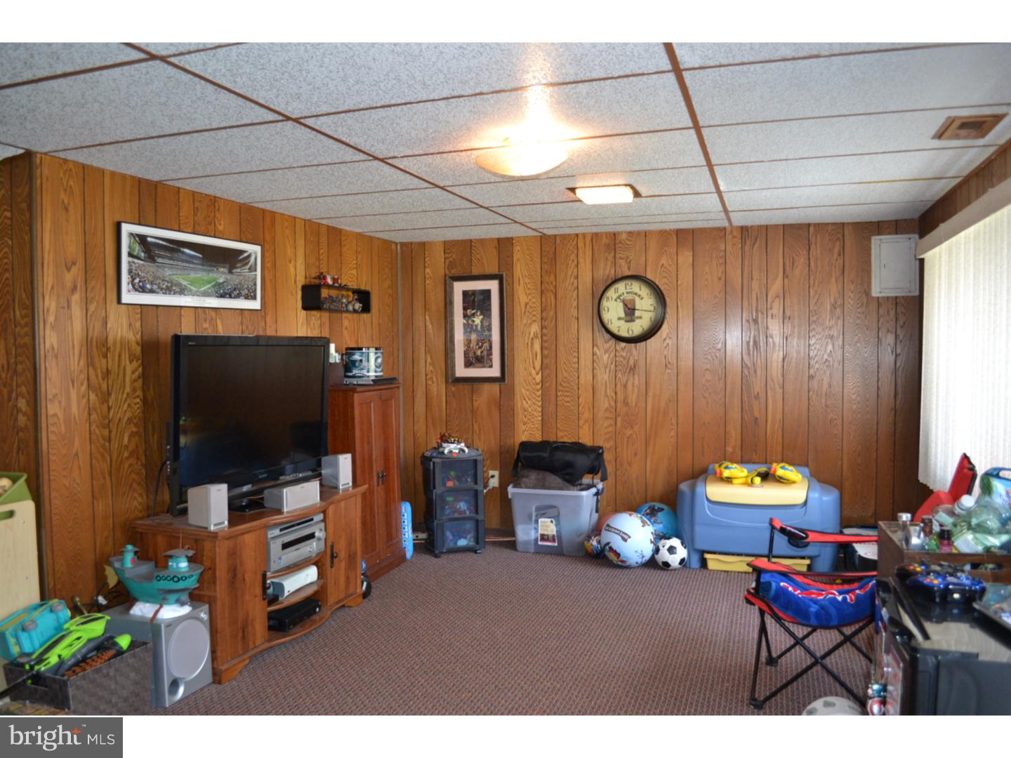 3322 Lester Road Philadelphia, PA 19154 - Photo 17 of 22 Family Room