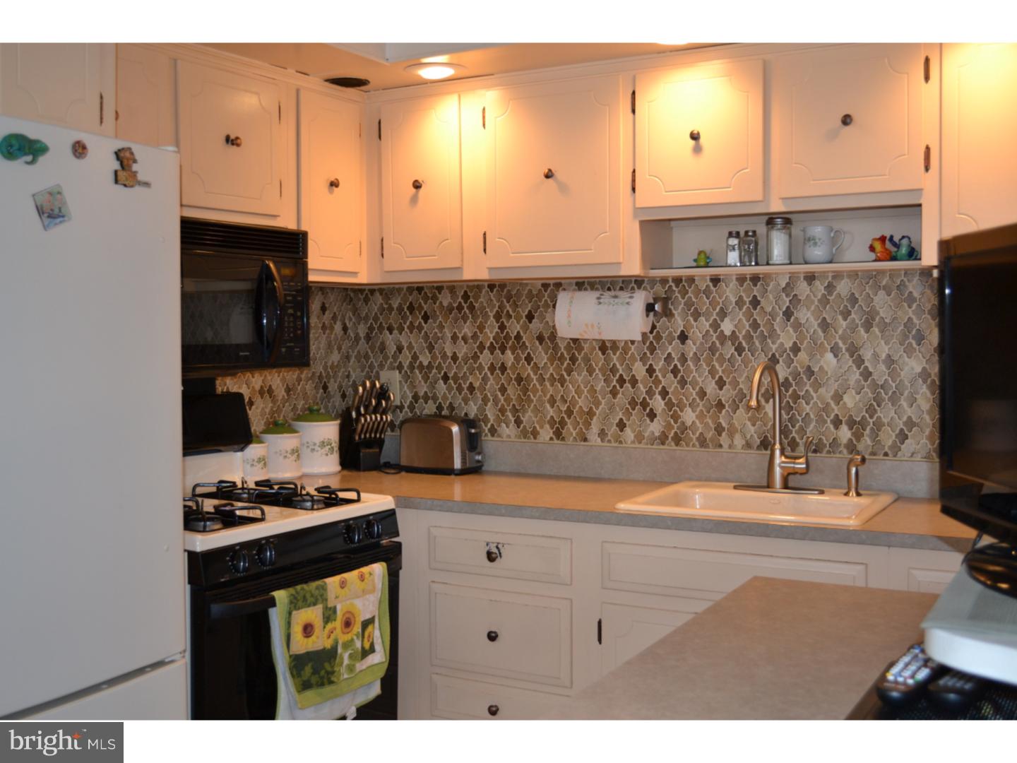 3322 Lester Road Philadelphia, PA 19154 - Photo 8 of 22 Kitchen
