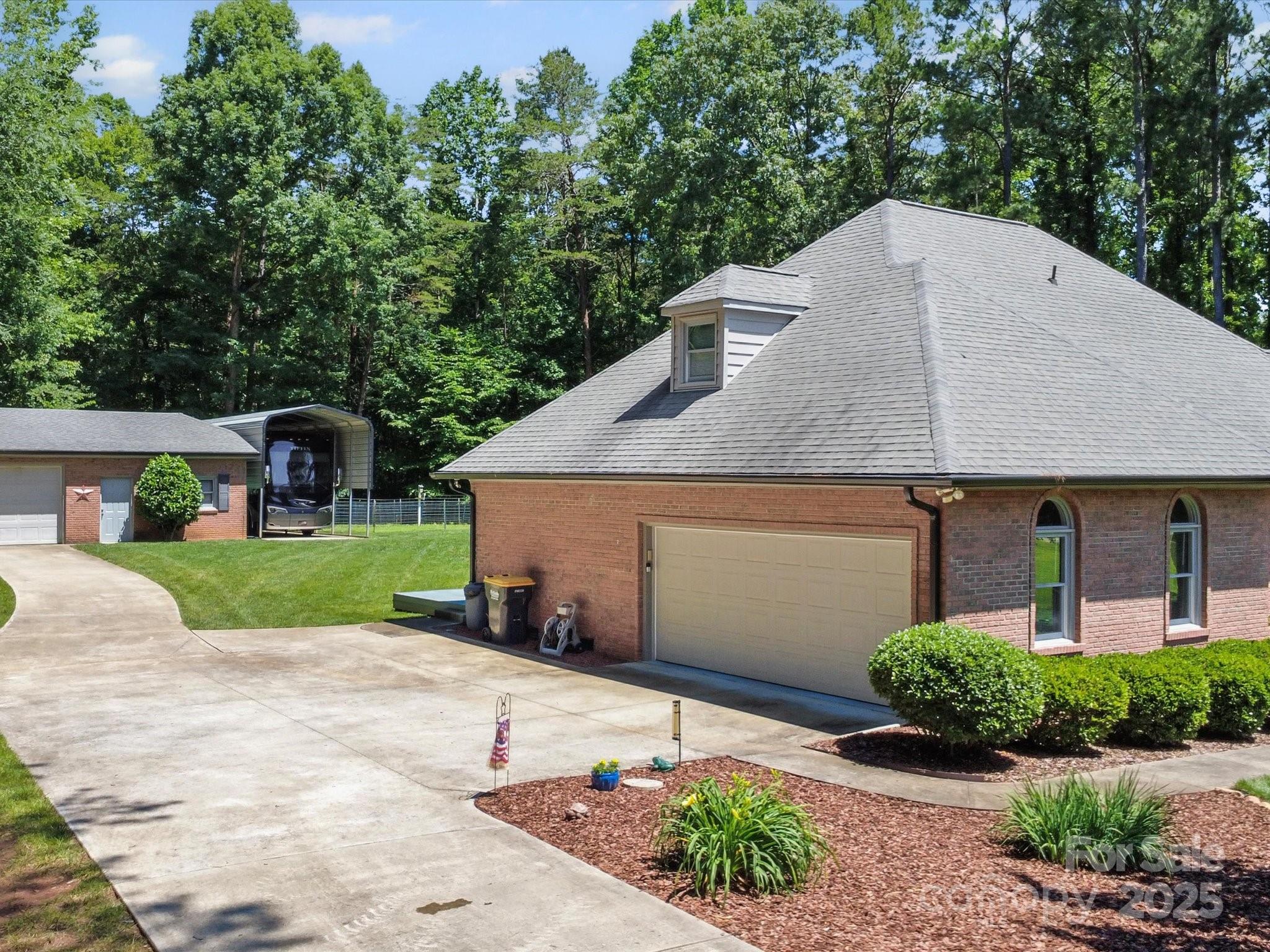 733 Killian Road Stanley, NC 28164 - Photo 7 of 44 Gallery Image 7
