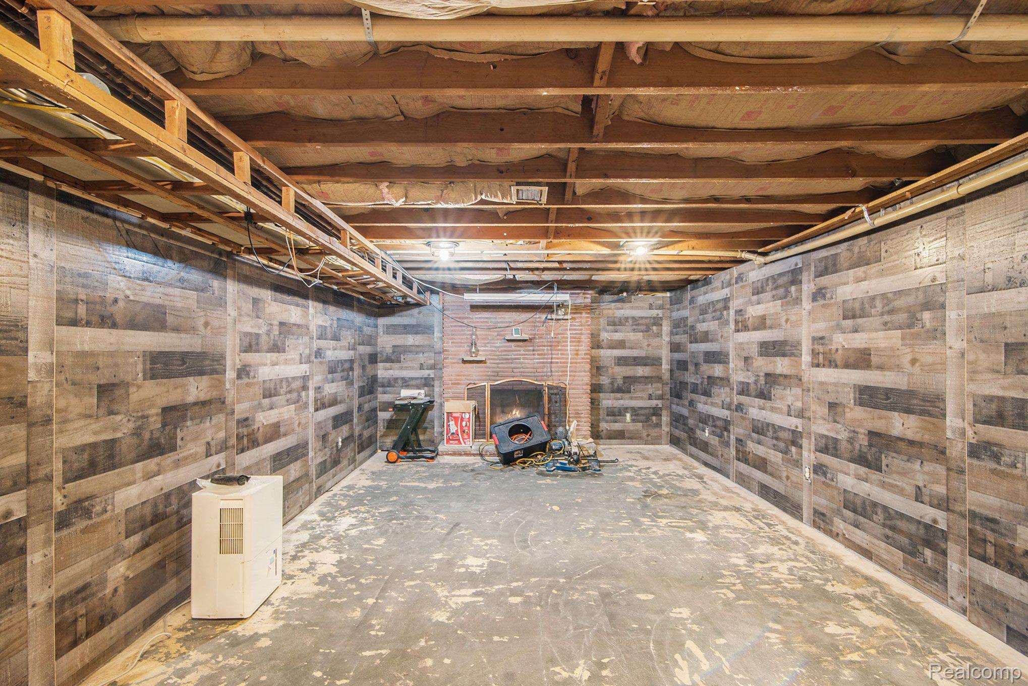 4275 Howe Road Grand Blanc, MI 48439 - Photo 21 of 24 Family Room_Basement_view 1