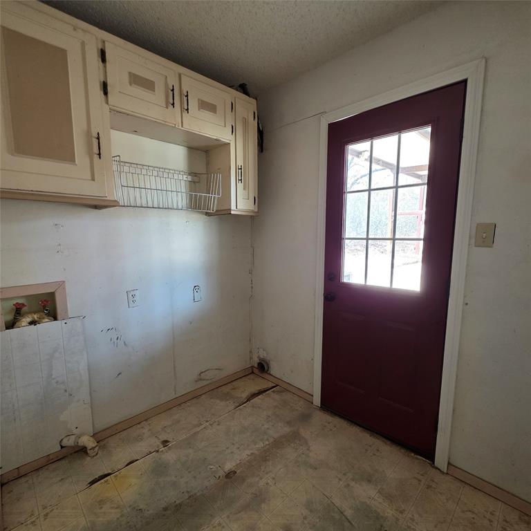 285 Montgomery Road Mineral Wells, TX 76067 - Photo 5 of 26 a view of a livingroom with an empty space and a window