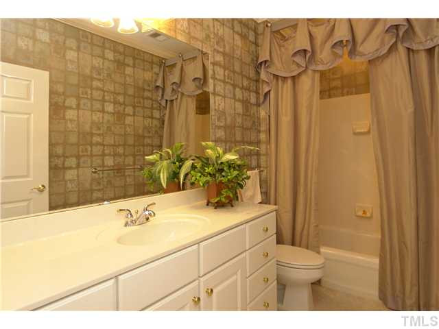 3700 Baron Cooper Pass, Unit 101 Raleigh, NC 27612 - Photo 14 of 20 Bathroom