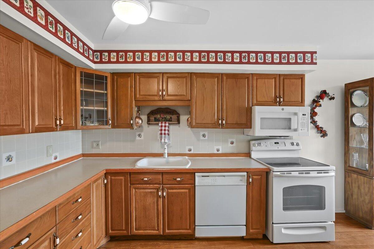 124 Ladd Road Walled Lake, MI 48390 - Photo 12 of 20 12-124 Ladd Rd