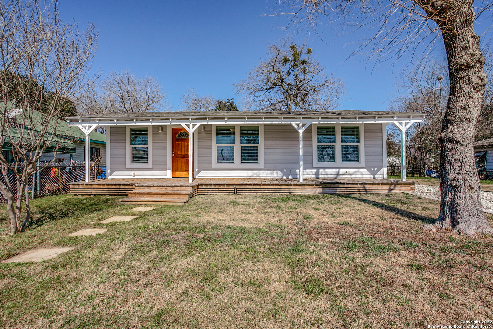 311 Clarence Street San Antonio, TX 78212 - Photo 4 of 23 front view of a house with a yard