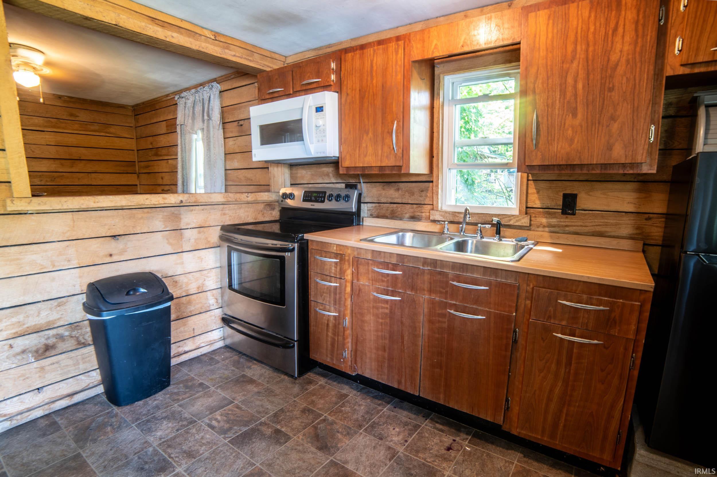 3361 Lawrenceport Road Mitchell, IN 47446 - Photo 9 of 16