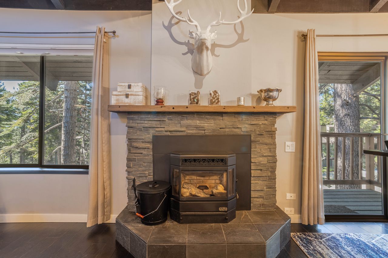 152 Viewpoint Road, Unit 120 Mammoth Lakes, CA 93546 - Photo 5 of 30 Untitled