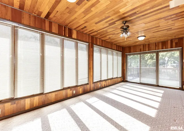 $385,000 | 159 Deer Park Drive, Geneseo, IL 61254