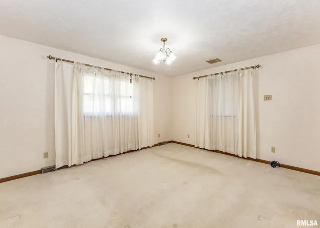 $385,000 | 159 Deer Park Drive, Geneseo, IL 61254