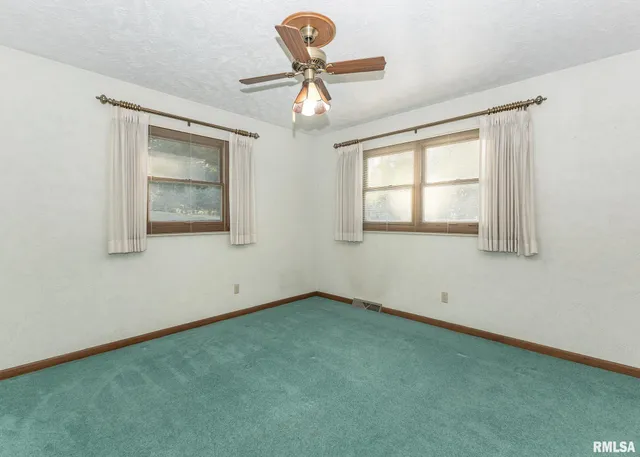 $385,000 | 159 Deer Park Drive, Geneseo, IL 61254