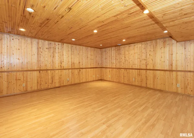 $385,000 | 159 Deer Park Drive, Geneseo, IL 61254