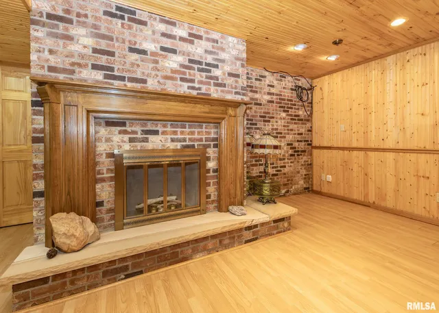 $385,000 | 159 Deer Park Drive, Geneseo, IL 61254