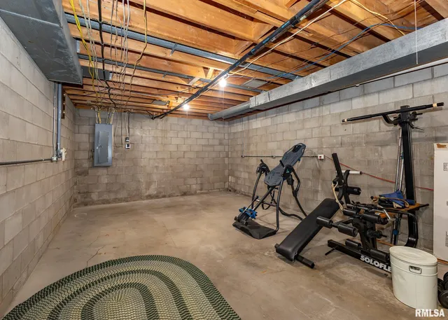 $385,000 | 159 Deer Park Drive, Geneseo, IL 61254