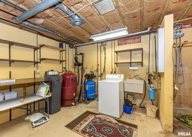 $385,000 | 159 Deer Park Drive, Geneseo, IL 61254