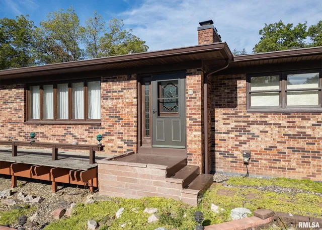 $385,000 | 159 Deer Park Drive, Geneseo, IL 61254