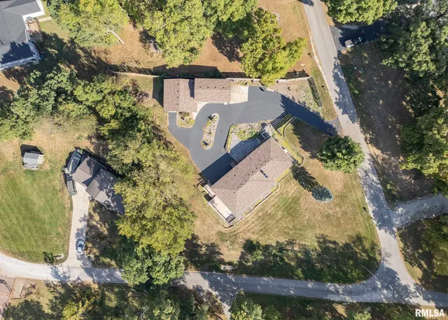 $385,000 | 159 Deer Park Drive, Geneseo, IL 61254