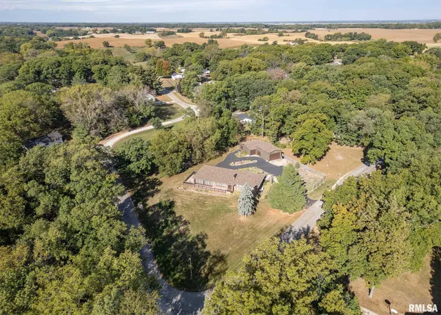 $385,000 | 159 Deer Park Drive, Geneseo, IL 61254