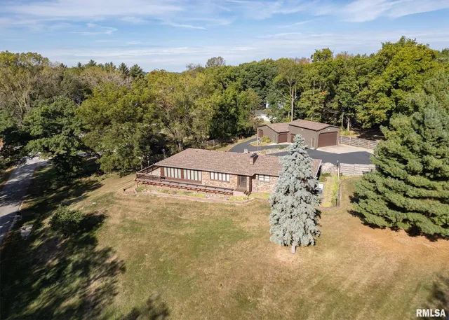$385,000 | 159 Deer Park Drive, Geneseo, IL 61254
