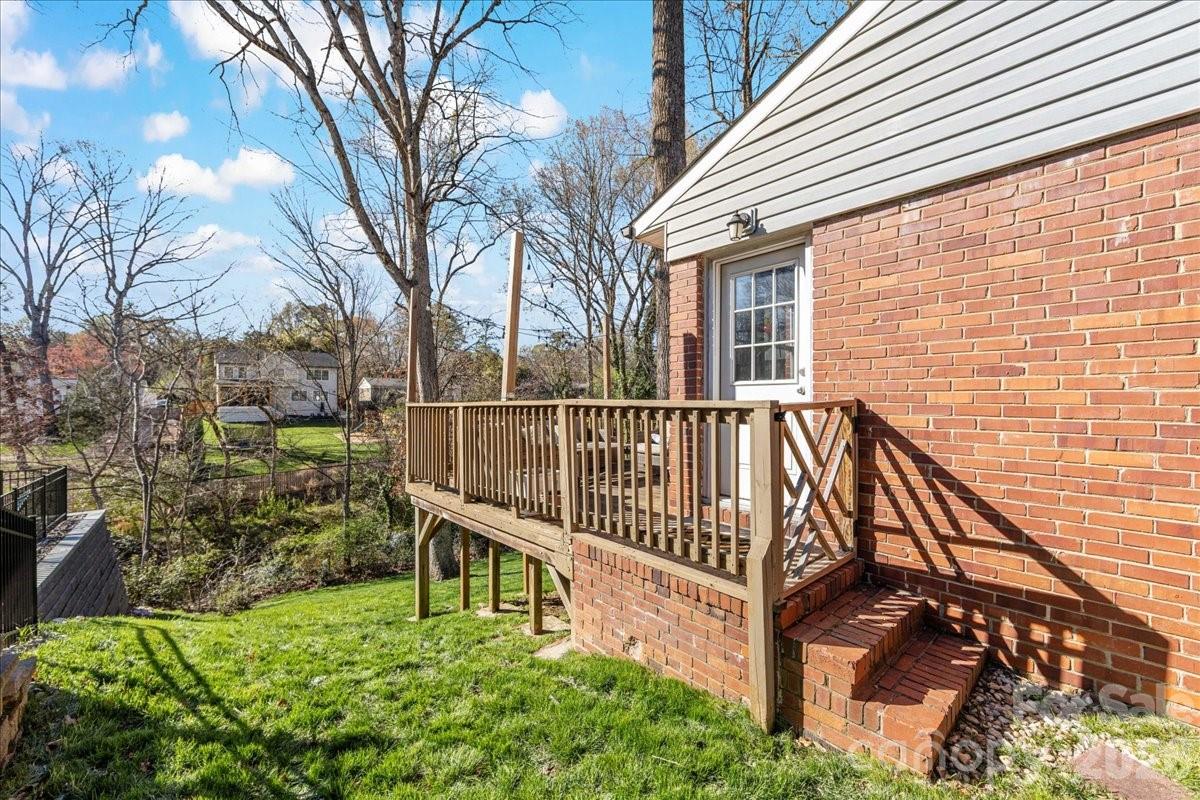 4922 Valley Stream Road Charlotte, NC 28209 - Photo 30 of 33 a balcony with table and chairs and a yard