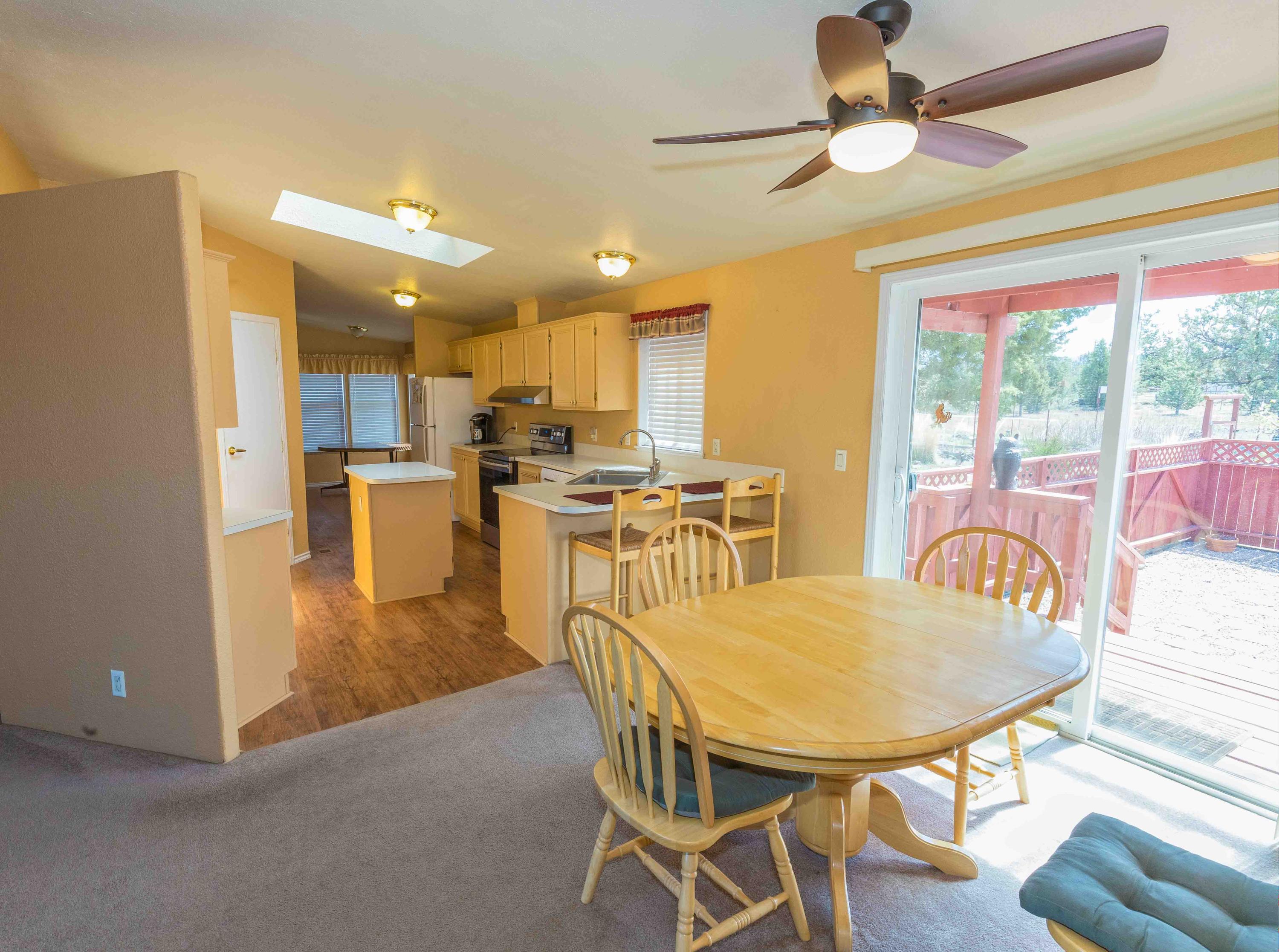 6223 Southwest Rim Road Terrebonne, OR 97760 - Photo 4 of 21 Dining area