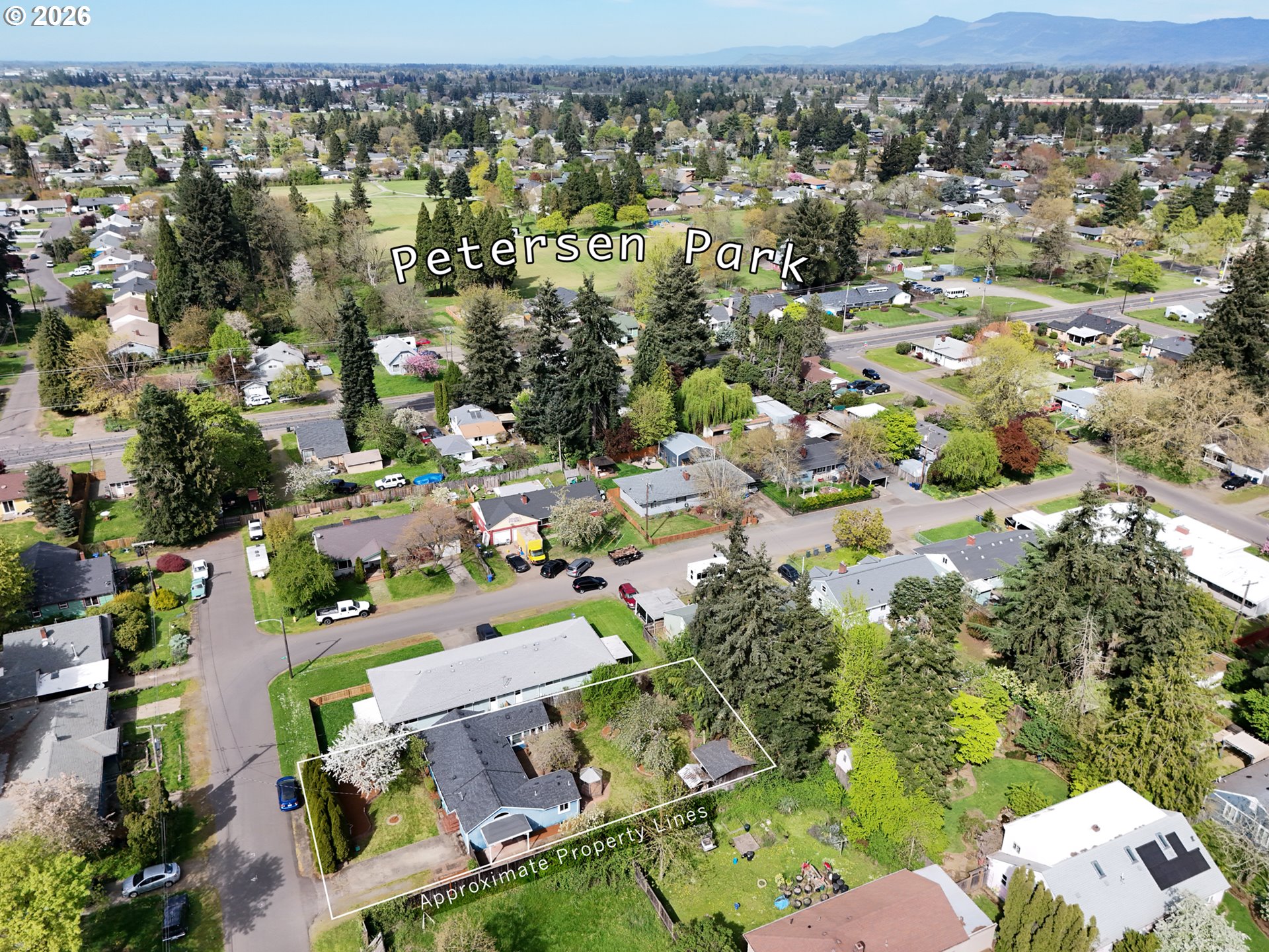 715 Ellsworth Street Eugene, OR 97402 - Photo 25 of 26 an aerial view of residential houses with outdoor space
