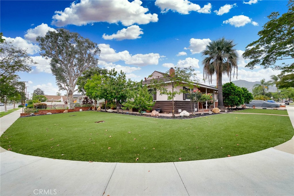 307 West 11th Street Azusa, CA 91702 - Photo 2 of 35