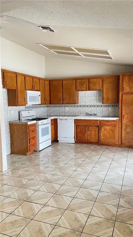 $409,900 | 14425 Manzano Road, Victorville, CA 92392