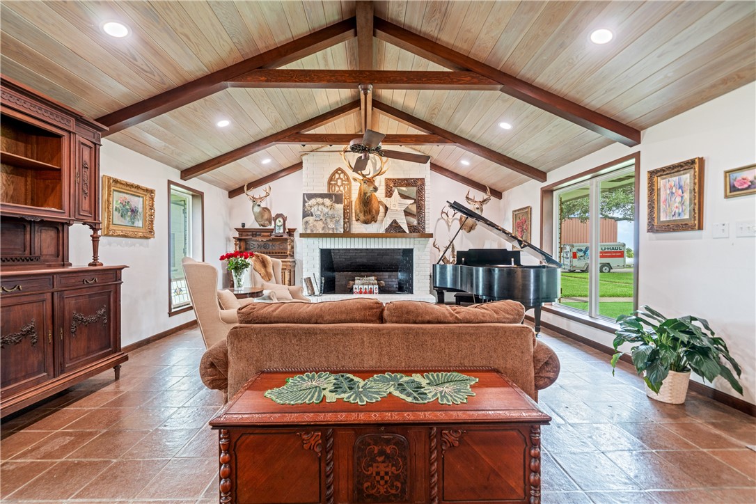 501 South County Road 1140 Riviera, TX 78379 - Photo 8 of 40 Beautiful great room with vaulted ceilings, expose