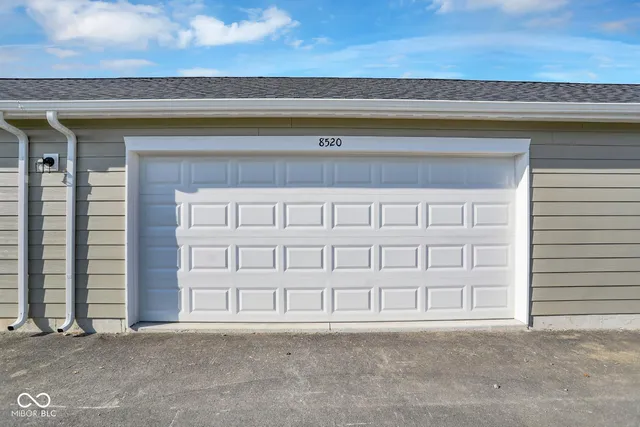 $300,708 | 8520 Goldfinch Road, Brownsburg, IN 46112