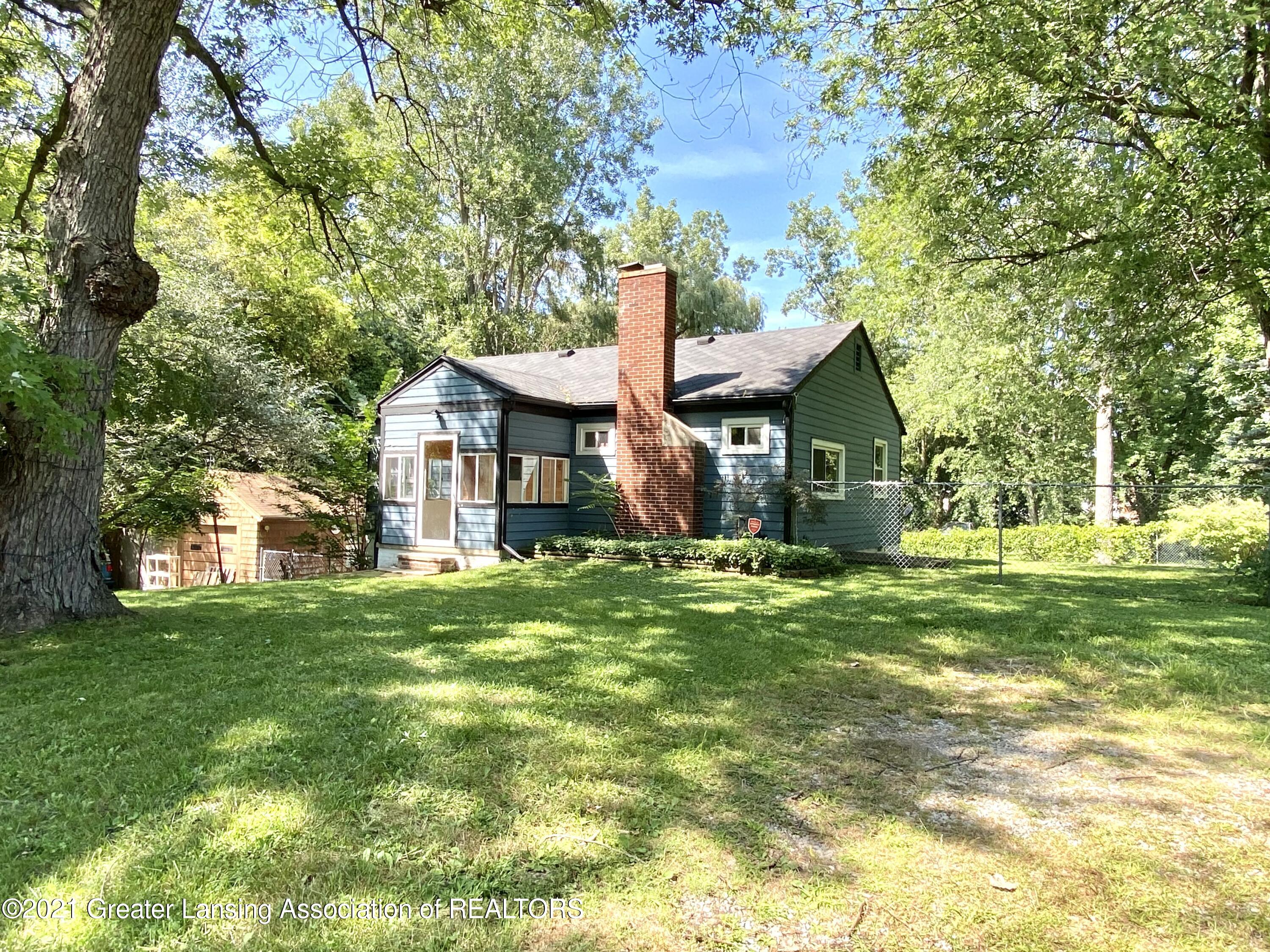 16074 Brook Road Lansing, MI 48906 - Photo 32 of 40 2 car gravel drive way