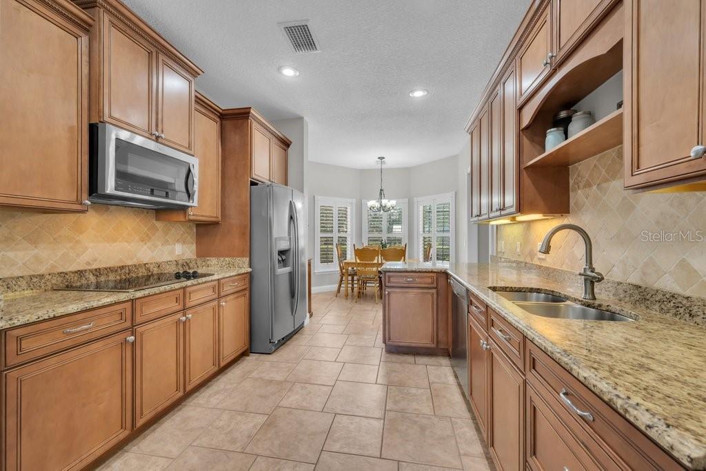 3916 Powerline Road Lithia, FL 33547 - Photo 13 of 66