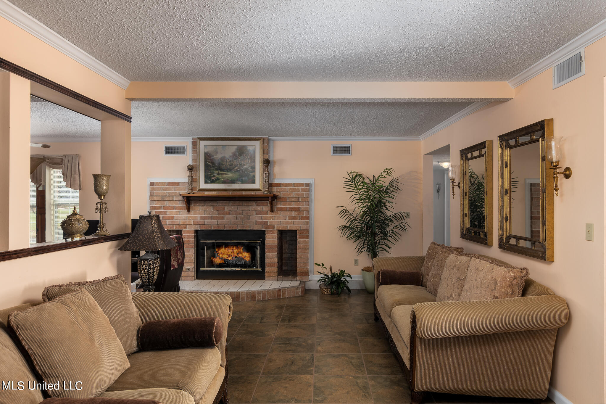 114 East T Poole Road Poplarville, MS 39470 - Photo 16 of 45 Family room