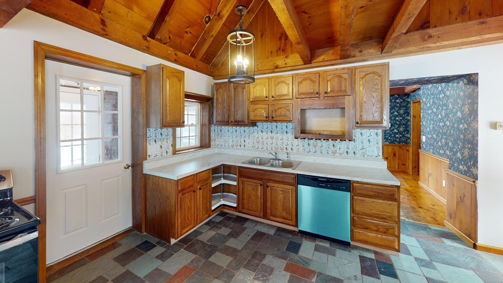 119 Sturbridge Road Brimfield, MA 01010 - Photo 8 of 34