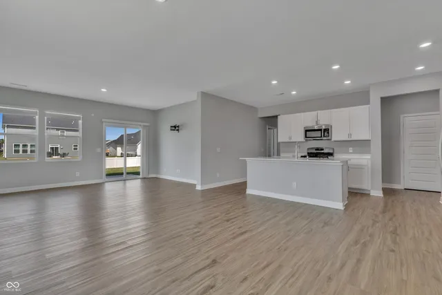 $2,195 | 76 Fernleaf Drive, Whiteland, IN 46184