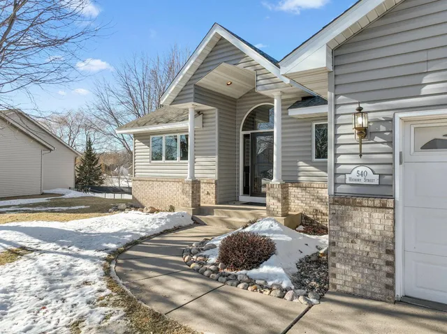 $450,000 | 540 Hickory Street South, Annandale, MN 55302