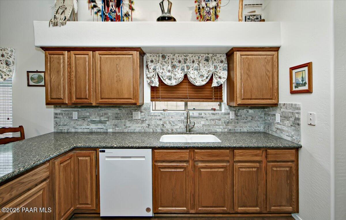 7915 North Sunset Ridge Prescott Valley, AZ 86315 - Photo 8 of 23 08-Kitchen