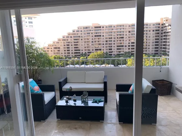 $5,500 | 199 Ocean Ln Drive, Unit 811, Key Biscayne, FL 33149