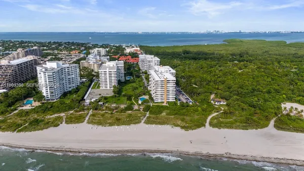 $5,500 | 199 Ocean Ln Drive, Unit 811, Key Biscayne, FL 33149