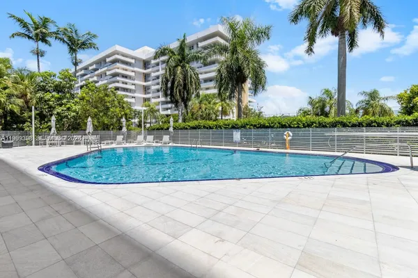 $5,500 | 199 Ocean Ln Drive, Unit 811, Key Biscayne, FL 33149
