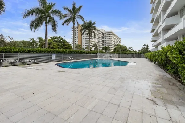 $5,500 | 199 Ocean Ln Drive, Unit 811, Key Biscayne, FL 33149