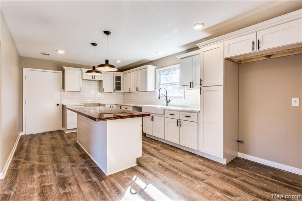 6710 Lakeshore Road Lexington, MI 48450 - Photo 11 of 31