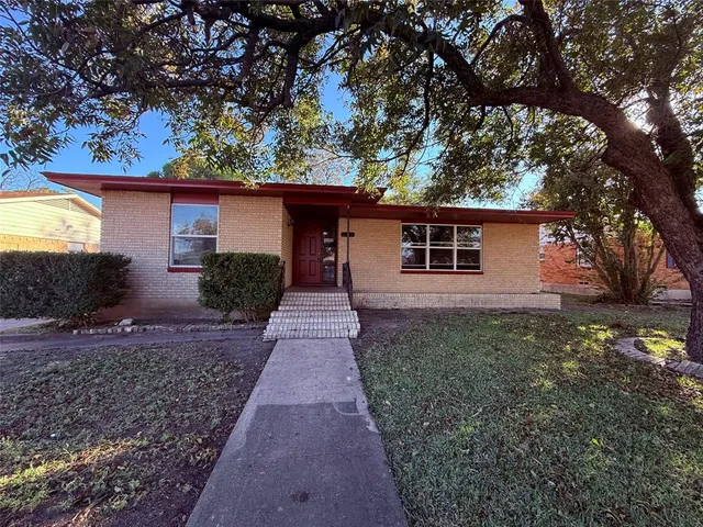 $1,800 | 914 Bandera Lane, Garland, TX 75040