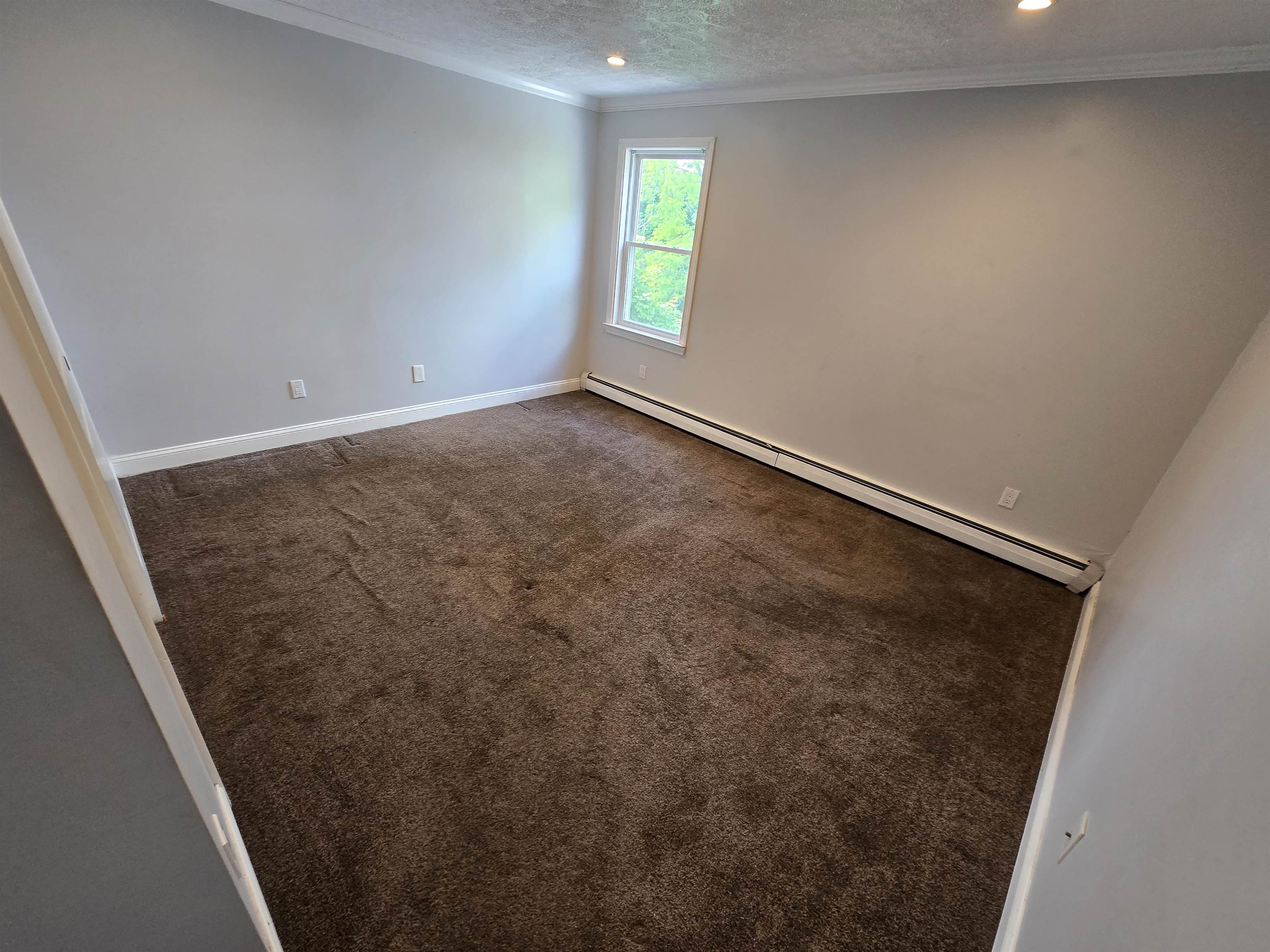 25 West Rosedale Avenue Manchester, NH 03103 - Photo 3 of 15