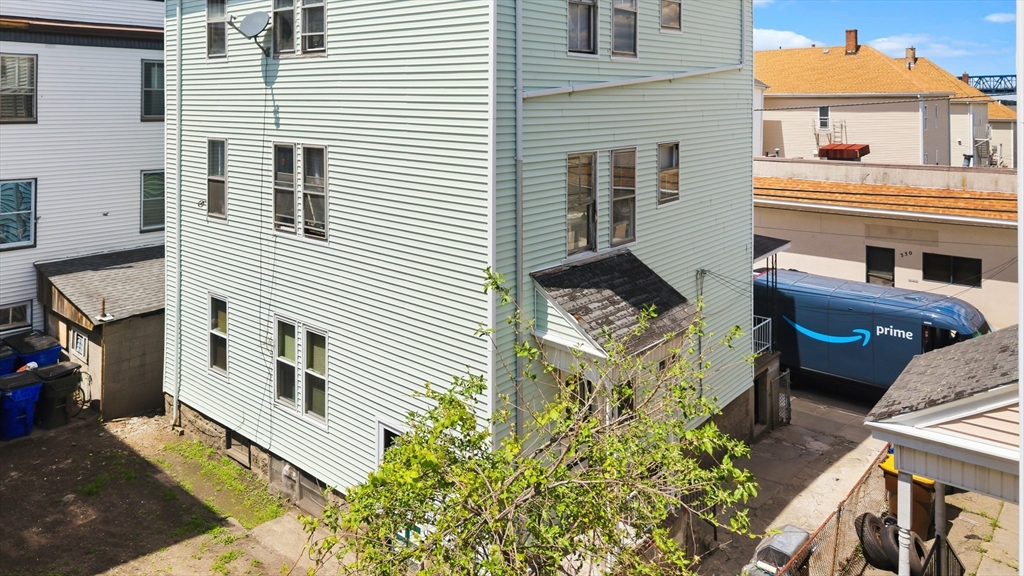 327 William Street Fall River, MA 02721 - Photo 3 of 41