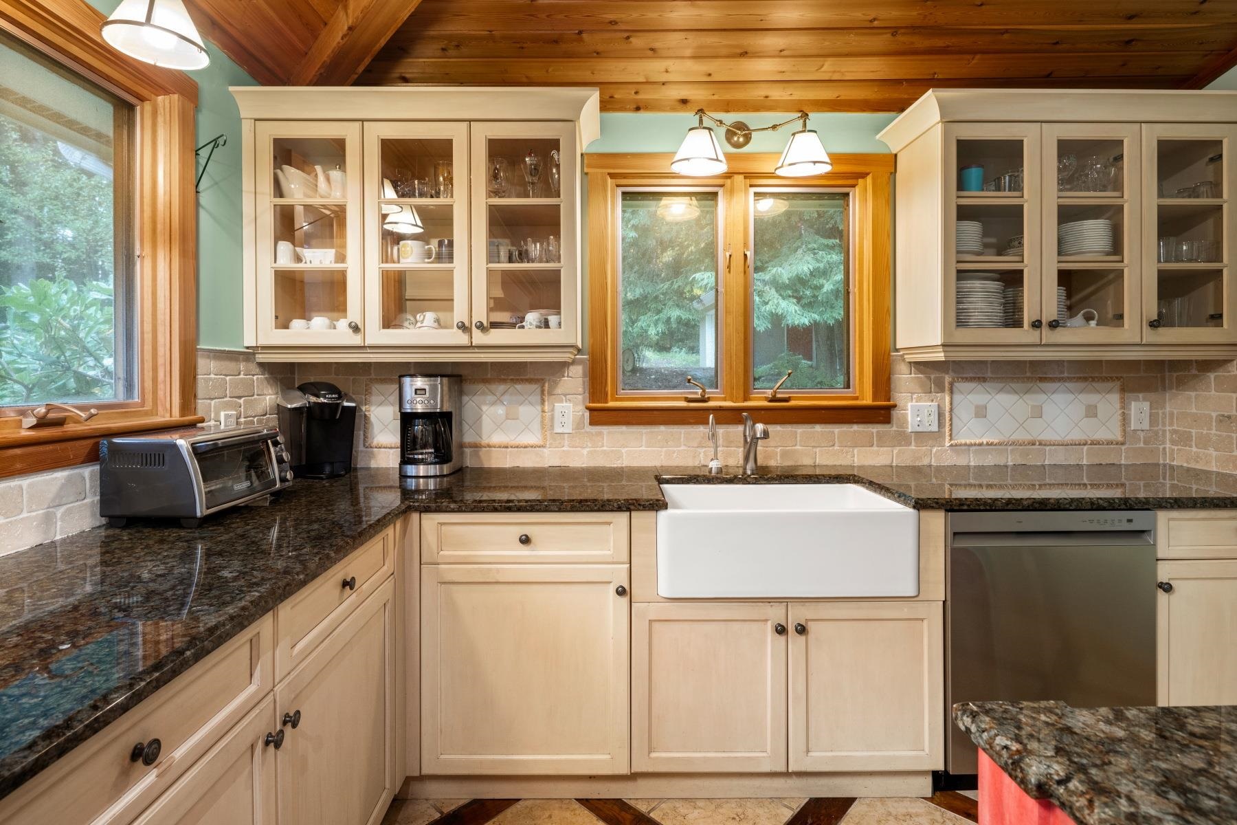 835 Alpine View Road Stowe, VT 05672 - Photo 16 of 59