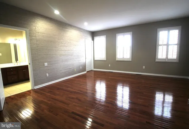 a view of livingroom with hardwood