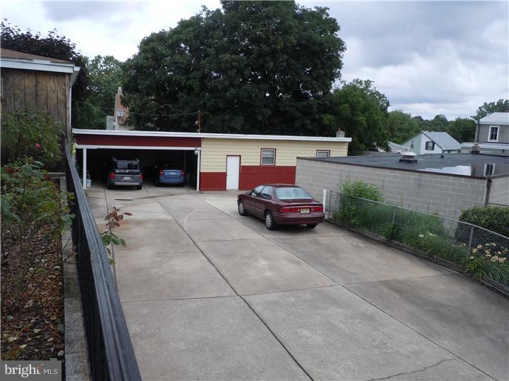 1037 Springfield Road Darby, PA 19023 - Photo 4 of 25 Driveway