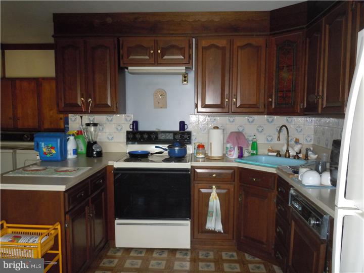 1037 Springfield Road Darby, PA 19023 - Photo 8 of 25 Kitchen