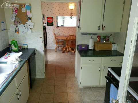 4212 North Center Road Flint, MI 48506 - Photo 3 of 10 20327790-2.JPG