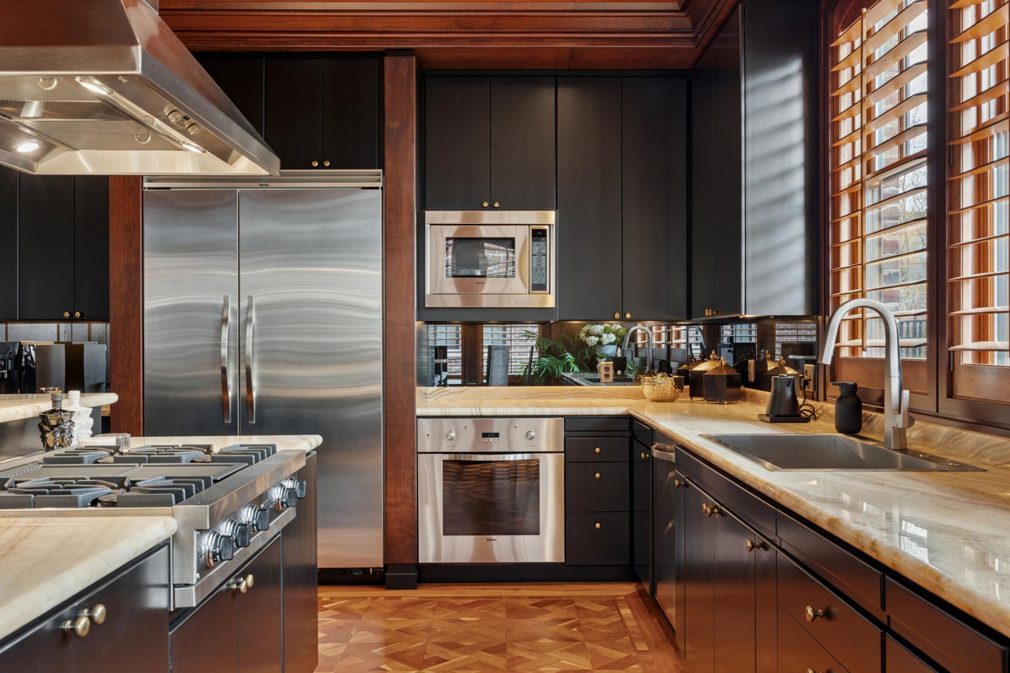 540 Rice Street East Wayzata, MN 55391 - Photo 3 of 11