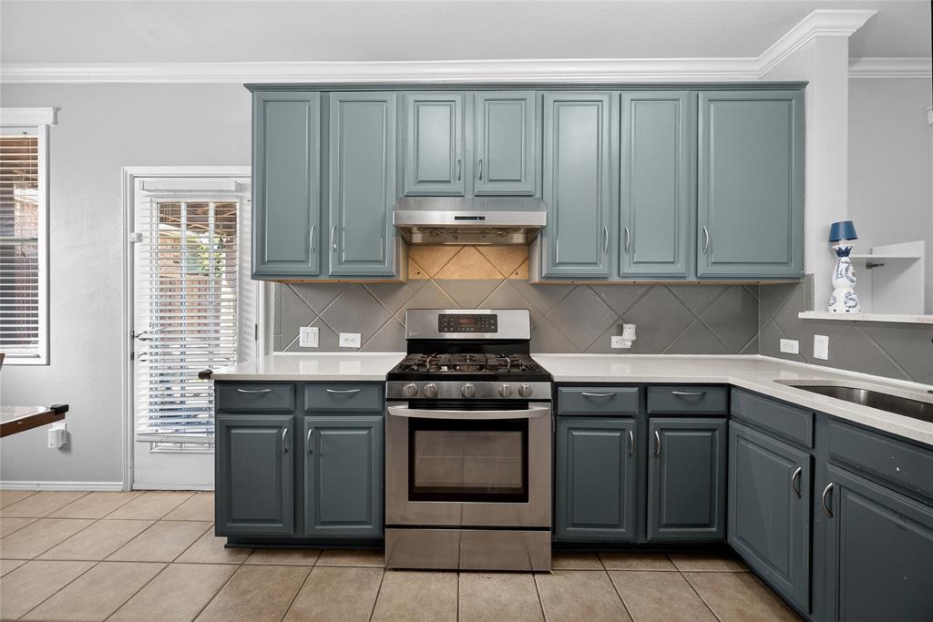9633 Anns Way Plano, TX 75025 - Photo 13 of 37 a kitchen with a stove and a sink